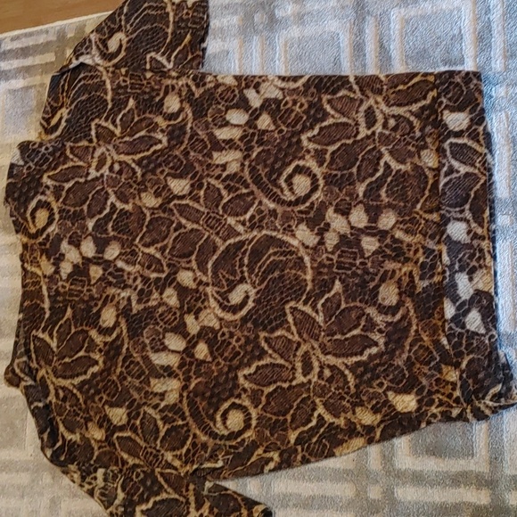 August Silk US L Light Tapered Blouse - Picture 8 of 9